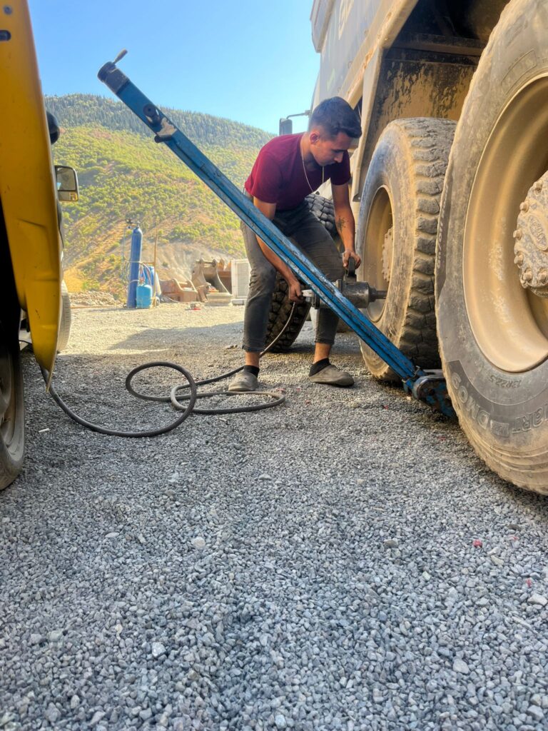 pozantı oto lastik pozantı seyyar lastik oto lastik oto lastik tamir